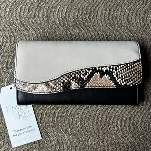 NWT Time and Tru Black and Cream Women's Clutch